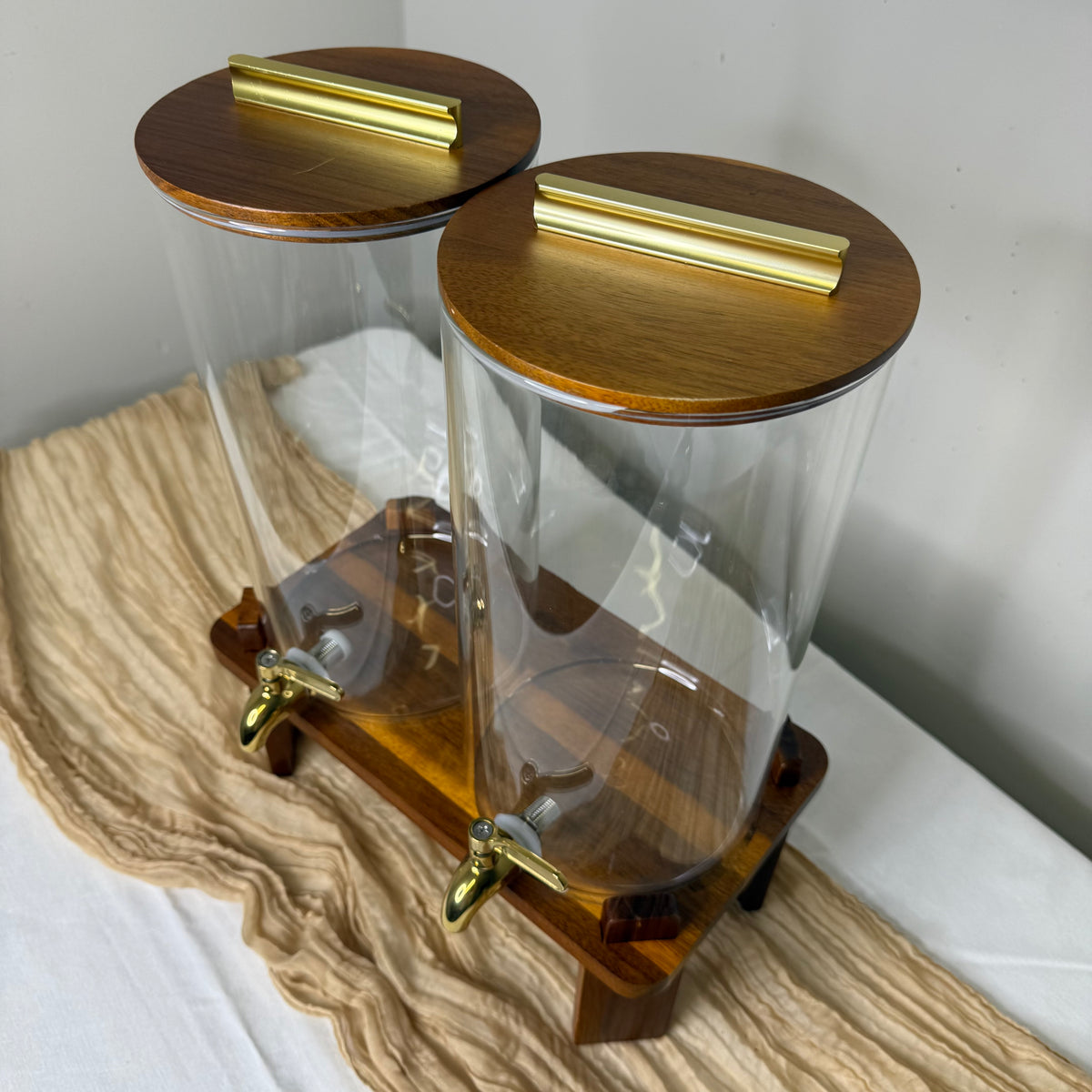 Drink Dispenser 1.5 Gallon Per Holder