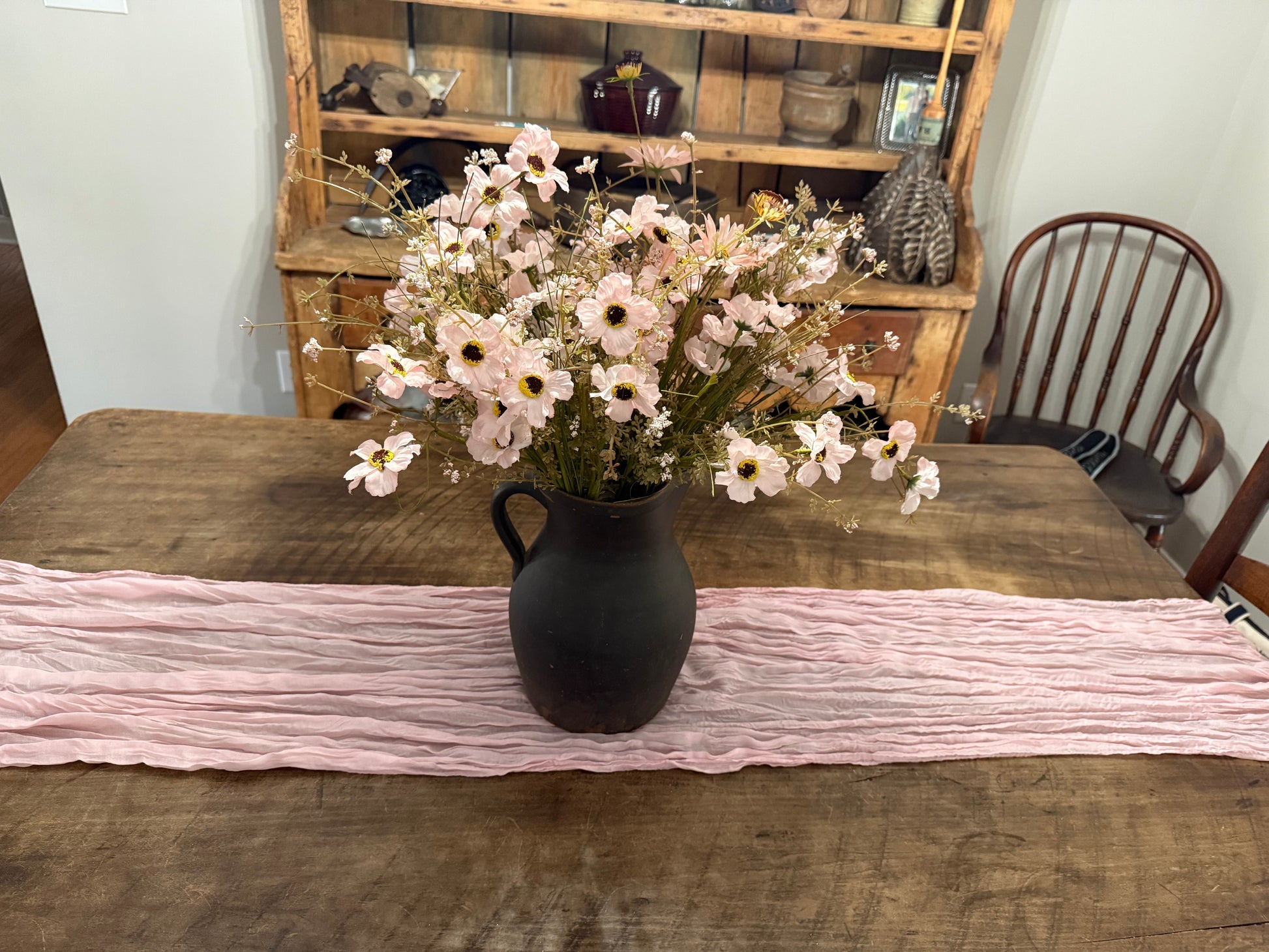 pink table runner - spring home decor