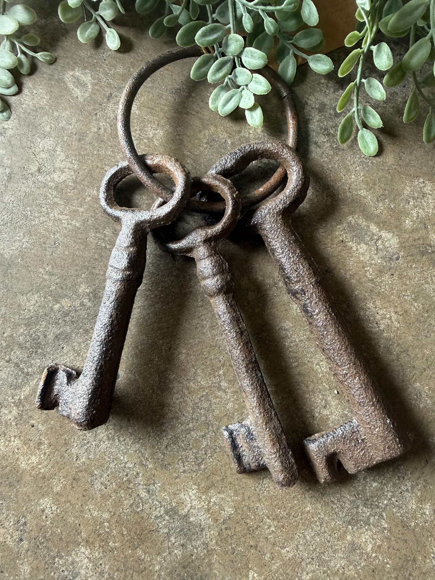 cast iron decorative keys