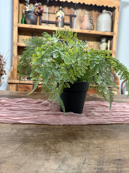 crinkle table runner - dusty pink