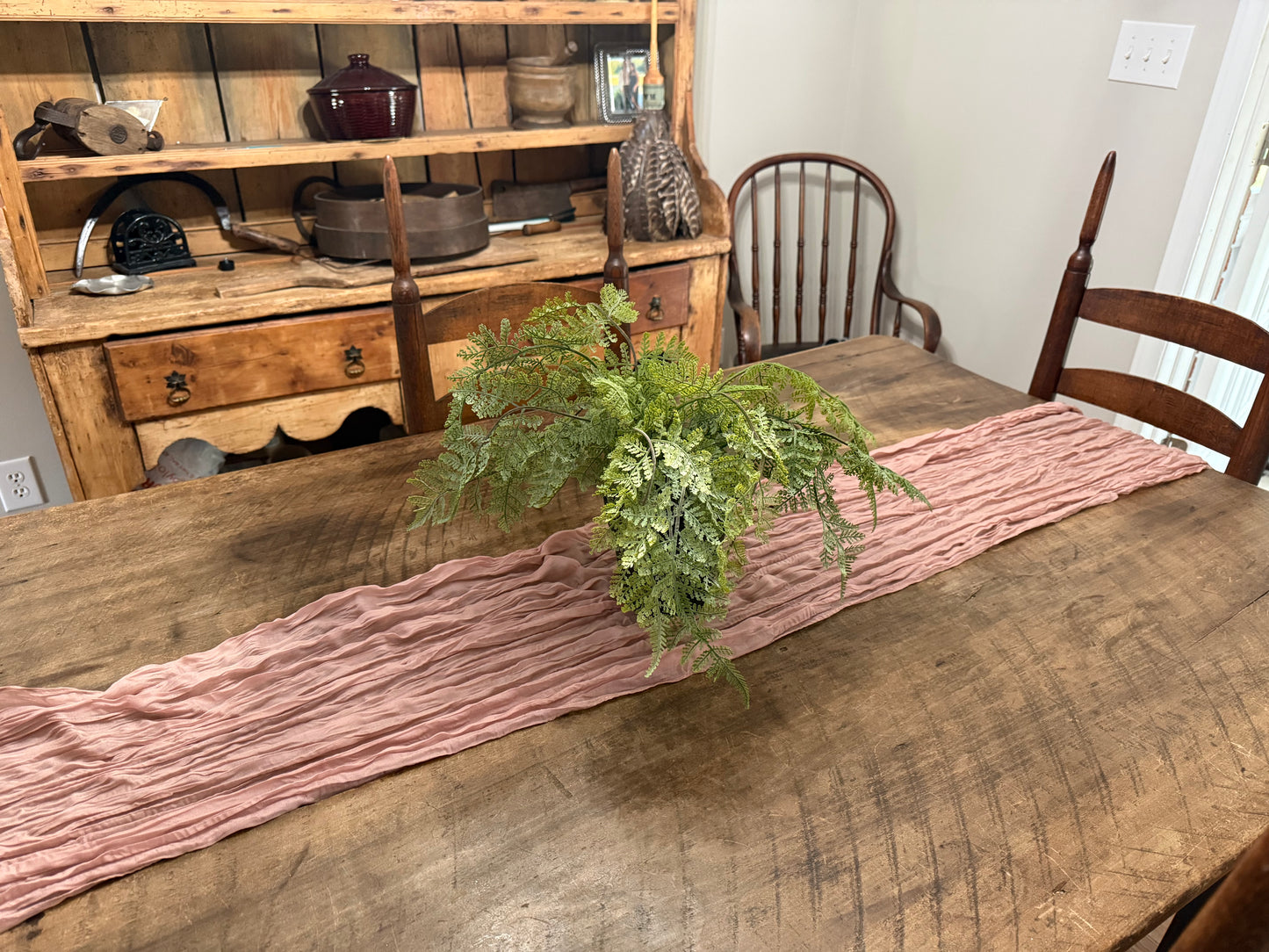 crinkle table runner - dusty pink runner
