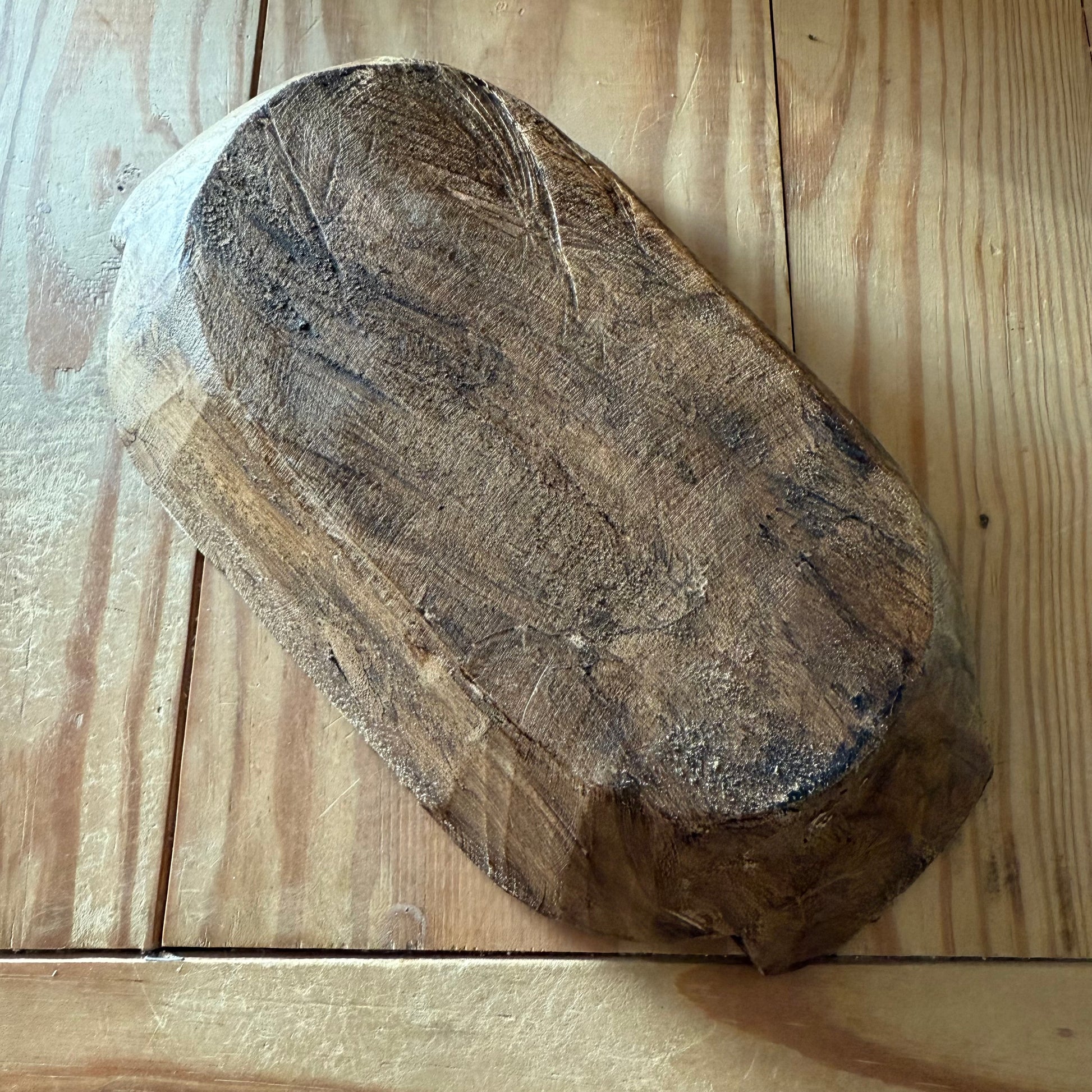 back ofSmall vintage style dough bowl with handles on each end 